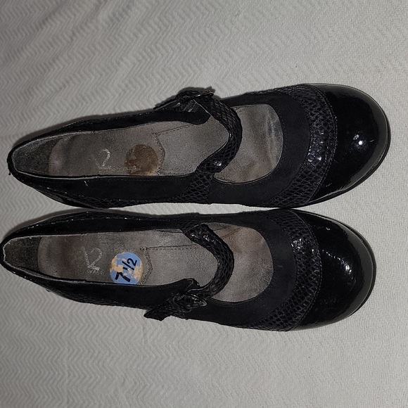 Dress shoes - Picture 1 of 9